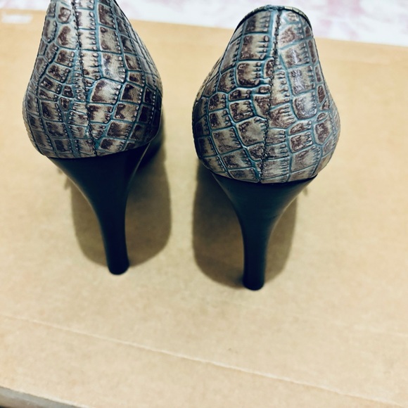 Hale Bob Platform Leather Heels - size 7 EUC - Picture 4 of 10